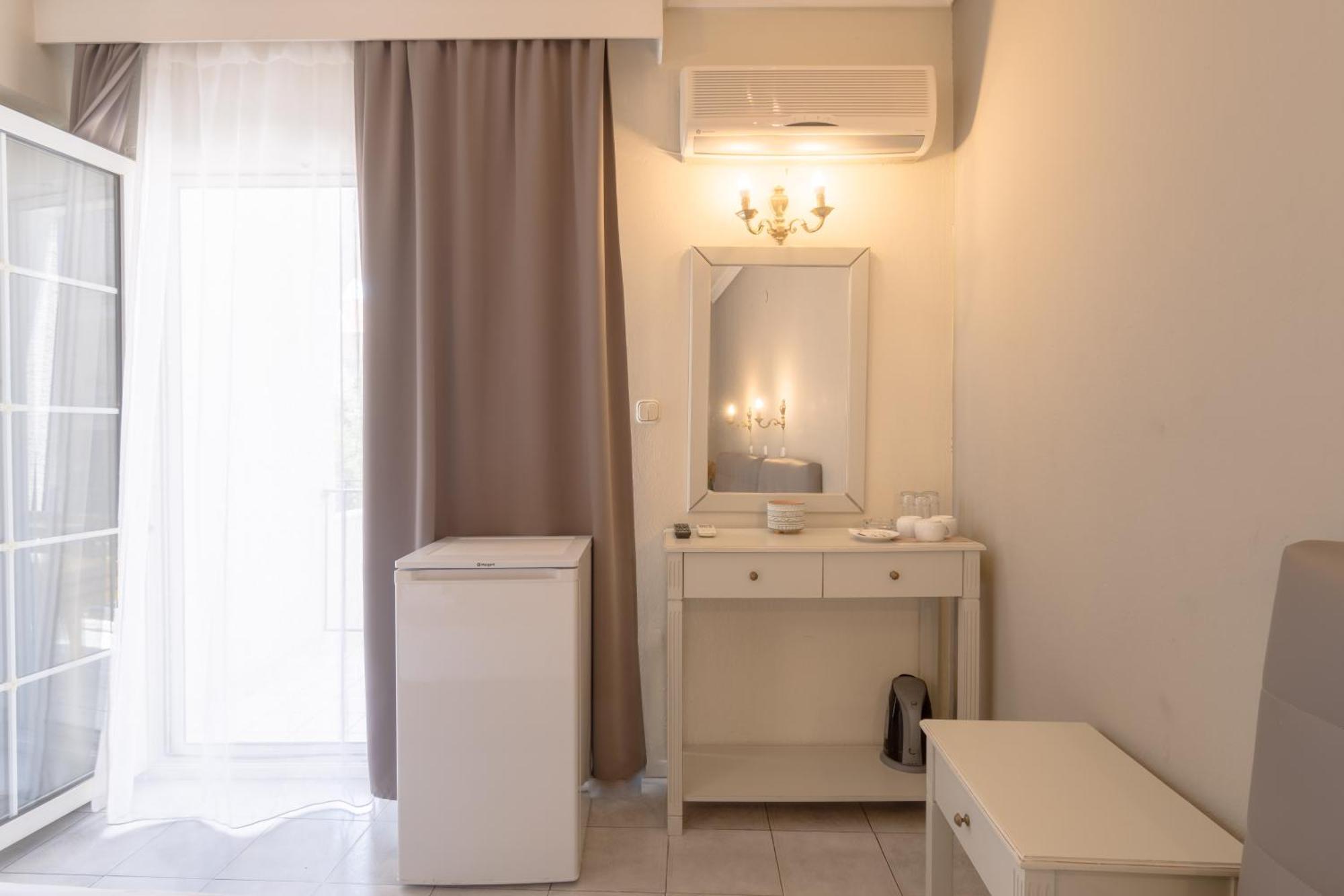 Mironi & Victoria Hotel 리메나스 외부 사진